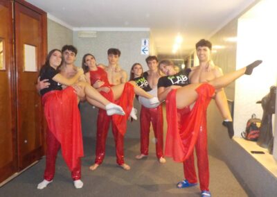 I ginnasti e le ginnaste dell'Artistica Grosseto prima dell'esibizione "Il bene nel male"